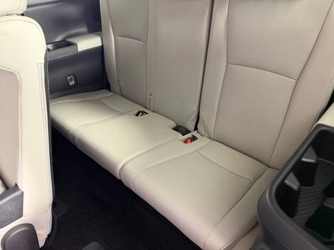 Used 2024 Toyota Grand Highlander AWD image 25