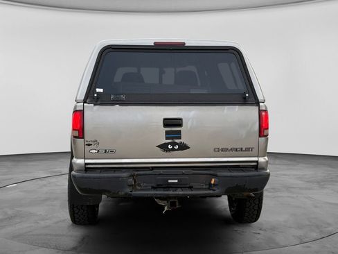 Used 2000 Chevrolet S10 Pickup 4x4 Extended Cab w/ Preferred Equipment Group image 8