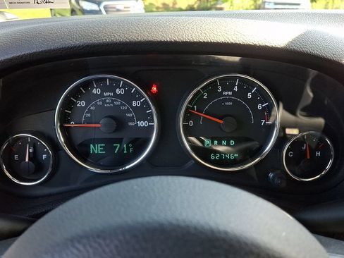 Used 2017 Jeep Wrangler Unlimited Sahara w/ Connectivity Group AWD/4WD image 19