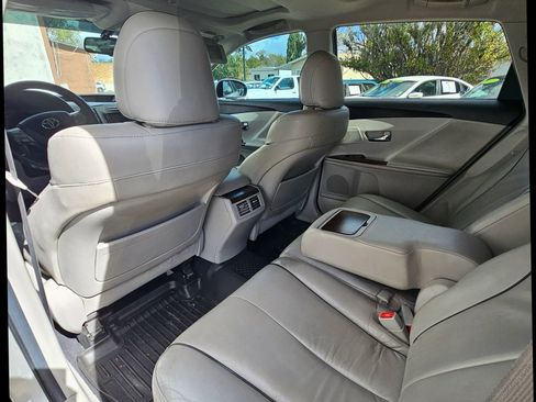 Used 2011 Toyota Venza w/ Premium Pkg #2 image 14