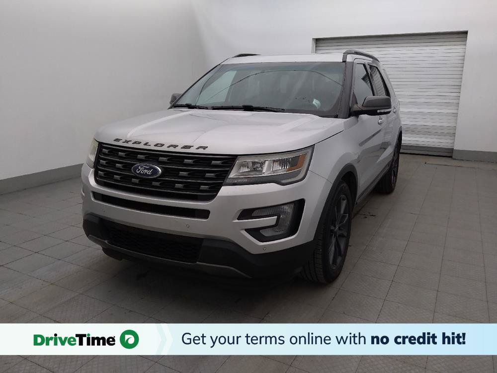 Used 2017 Ford Explorer XLT w/ Equipment Group 202A FWD image 1