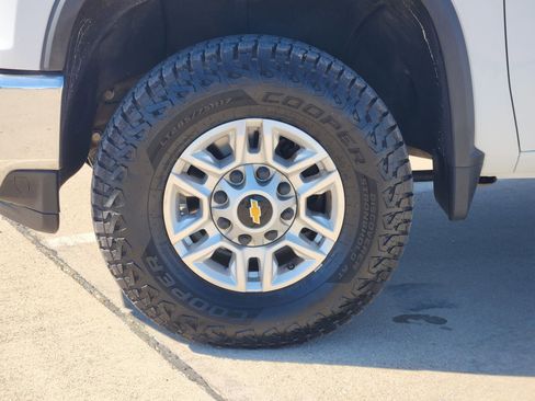 Used 2023 Chevrolet Silverado 2500 LT w/ Convenience Package image 11