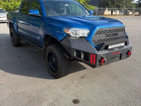 Used 2017 Toyota Tacoma TRD Sport w/ Tow Package (A/T) AWD/4WD image 2