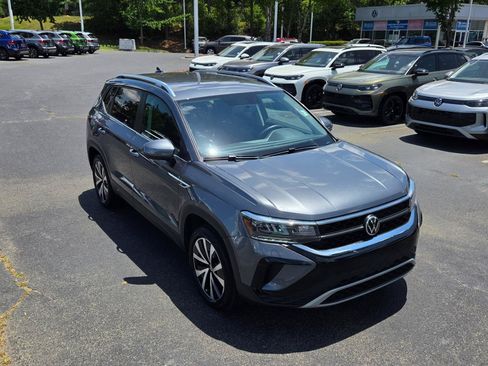 Certified 2022 Volkswagen Taos SE AWD/4WD image 7