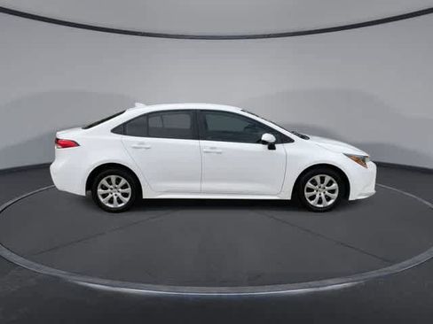 Used 2024 Toyota Corolla LE FWD image 5
