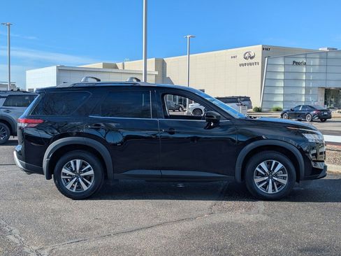 Certified 2024 Nissan Pathfinder SL image 8