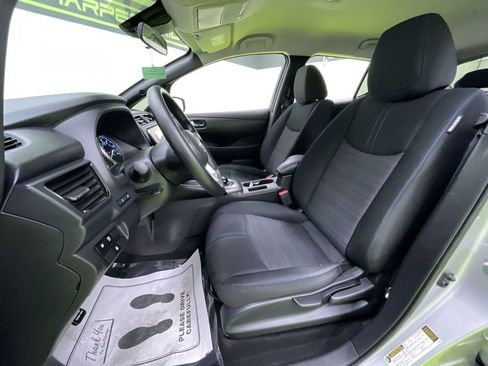 Used 2025 Nissan Leaf S image 17