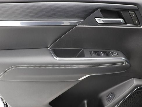 Used 2025 GMC Acadia Elevation image 15