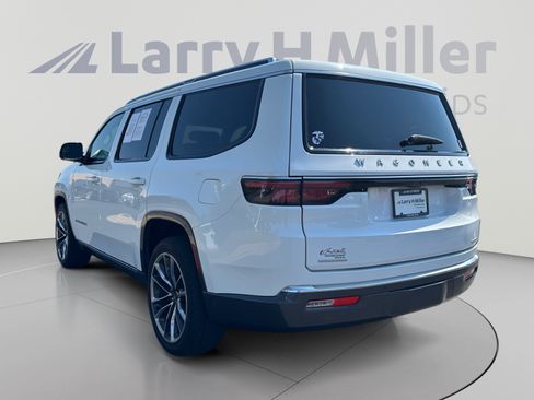 Used 2022 Jeep Wagoneer Series III w/ Premium Group I AWD/4WD image 3