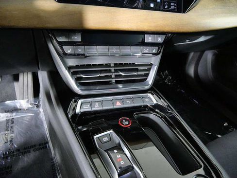 Used 2022 Audi e-tron GT Premium Plus image 21