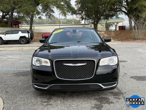 Used 2022 Chrysler 300 Touring image 10