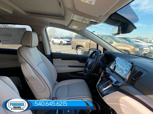 New 2026 Honda Odyssey Touring image 32