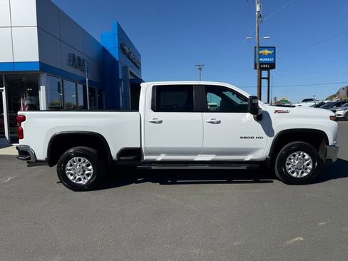 Used 2023 Chevrolet Silverado 2500 LT w/ Convenience Package image 11