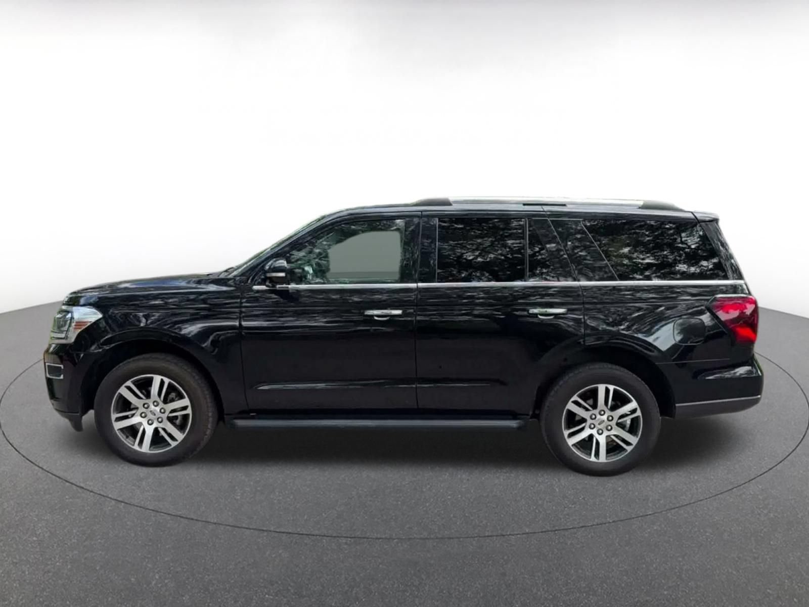 Used 2024 Ford Expedition Limited AWD/4WD image 8