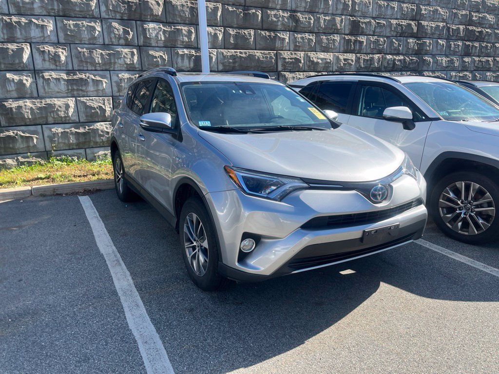Used 2017 Toyota RAV4 XLE w/ All Weather Liner Package AWD/4WD image 2
