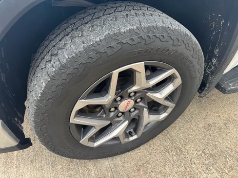 Used 2023 GMC Sierra 1500 SLT w/ SLT Premium Plus Package image 12