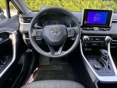 Used 2024 Toyota RAV4 XLE AWD/4WD image 17