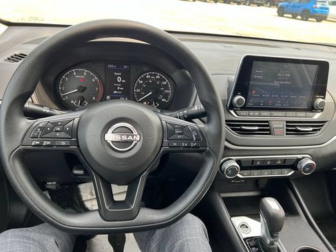 Used 2025 Nissan Altima 2.5 S FWD image 27