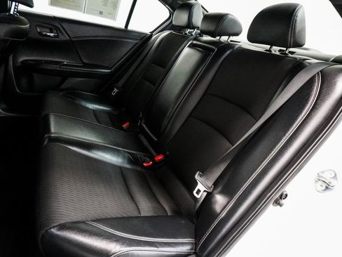 Used 2017 Honda Accord Sport image 7