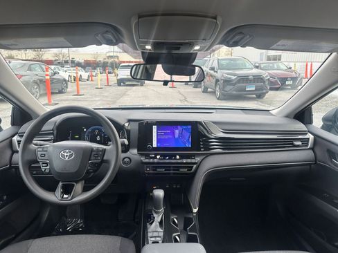 Used 2025 Toyota Camry LE image 32