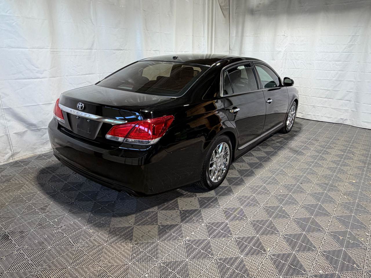 Used 2011 Toyota Avalon Limited FWD image 6