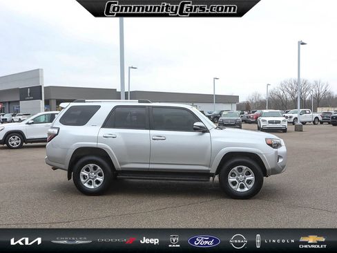 Used 2021 Toyota 4Runner SR5 Premium image 8