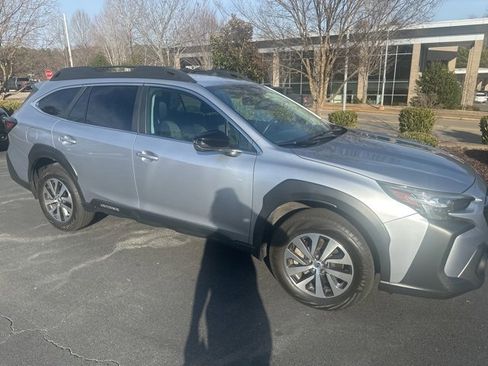 Used 2025 Subaru Outback Premium w/ Popular Package #1A image 3