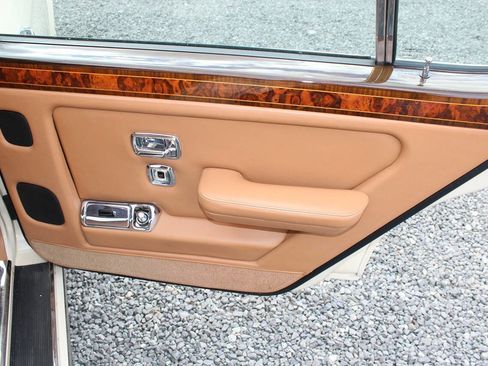 Used 1991 Rolls-Royce Silver Spur II image 40