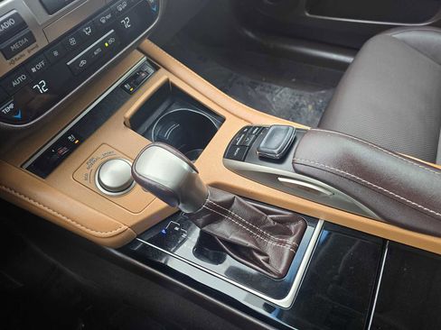 Used 2018 Lexus ES 350 w/ Navigation System Package image 30