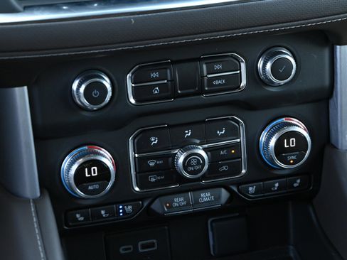 Used 2023 GMC Yukon SLT w/ SLT Premium Package RWD image 21