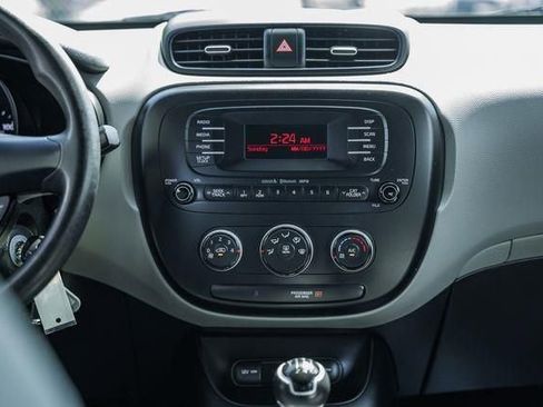 Used 2015 Kia Soul image 17
