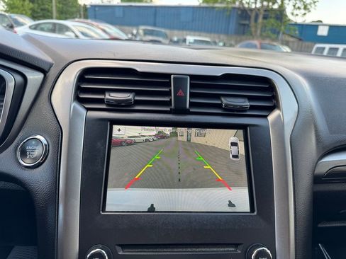 Used 2019 Ford Fusion SE FWD image 18