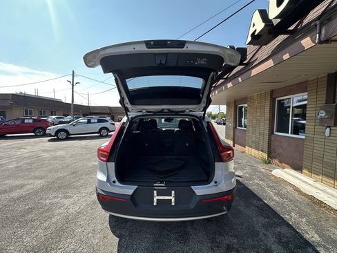 Used 2020 Volvo XC40 T5 Momentum w/ Protection Package Premier AWD/4WD image 13
