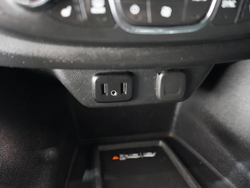 Used 2022 Chevrolet Traverse LT AWD/4WD image 29