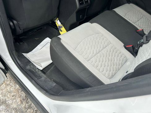 Used 2018 Chevrolet Equinox LS image 9