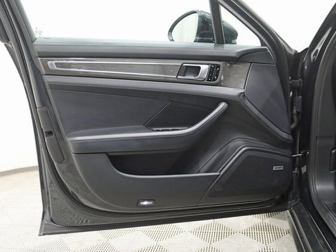 Used 2017 Porsche Panamera 4S image 35