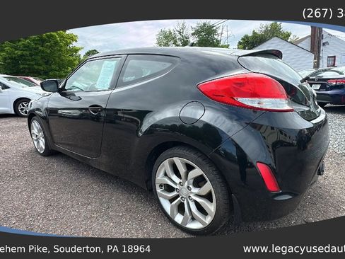 Used 2012 Hyundai Veloster w/ Style Pkg FWD image 3
