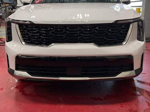 Certified 2025 Kia Sorento S image 1