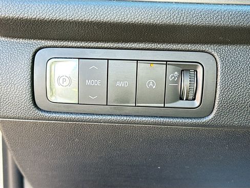 Used 2025 Chevrolet Traverse LT w/ Driver Confidence Package image 10