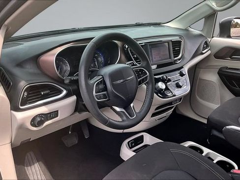 Used 2023 Chrysler Voyager LX FWD image 17