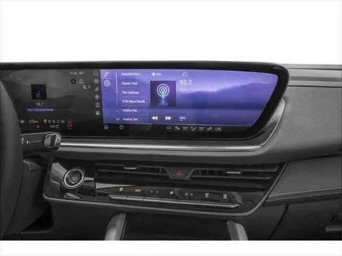 Used 2025 Buick Envision Avenir AWD/4WD image 43