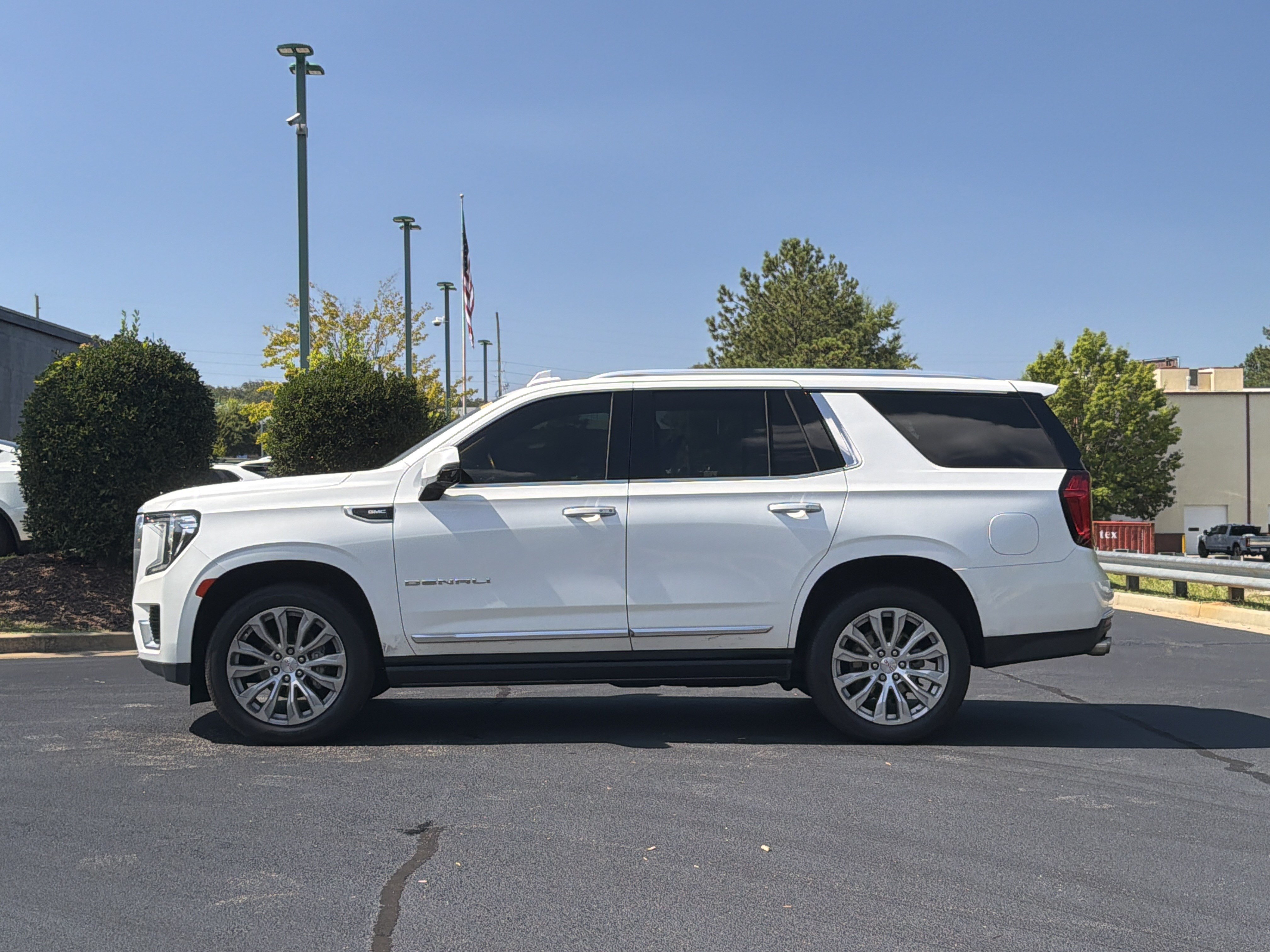 Used 2023 GMC Yukon Denali RWD image 12
