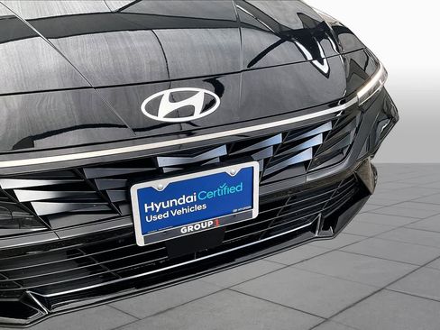 Certified 2025 Hyundai Elantra Limited FWD image 30