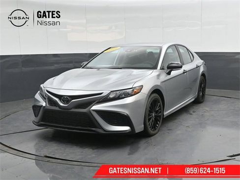 Used 2022 Toyota Camry SE image 6