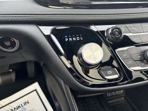 Used 2025 Chrysler Pacifica Limited image 21