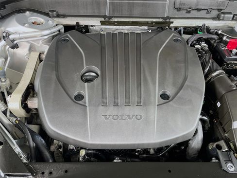 Used 2024 Volvo XC60 B5 Core image 33