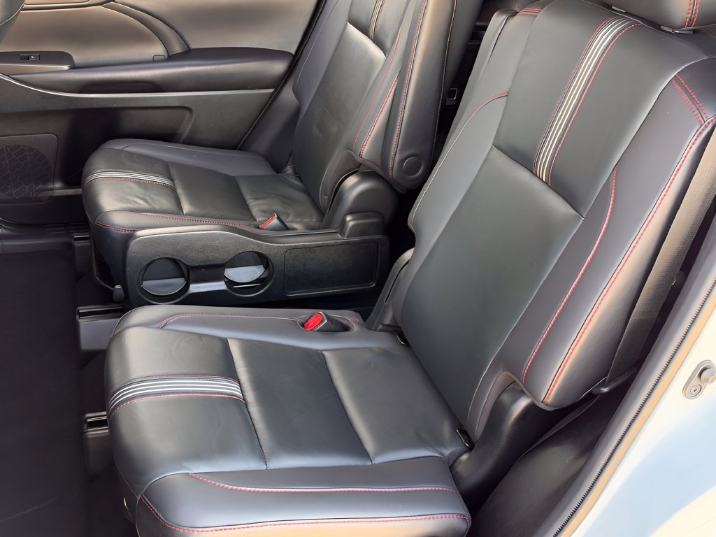 Used 2019 Toyota Highlander XLE AWD/4WD image 19