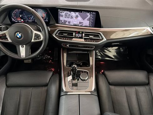 Used 2022 BMW X5 xDrive40i w/ M Sport Package image 3