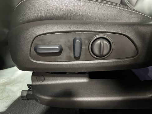 Used 2024 GMC Terrain SLT image 10