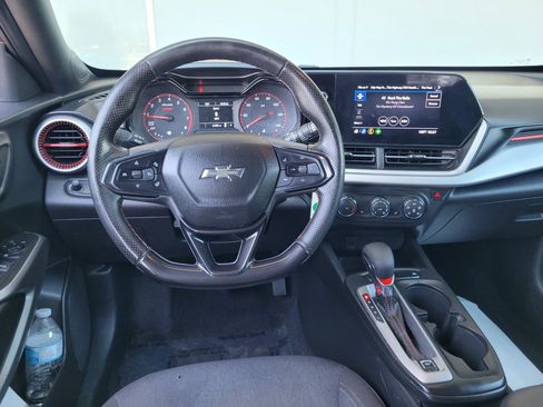 Used 2024 Chevrolet Trax RS FWD image 18